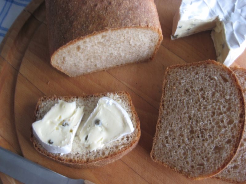 Drożdżowy chleb z sokiem pomarańczowym Drożdżowy chleb z sokiem pomarańczowym