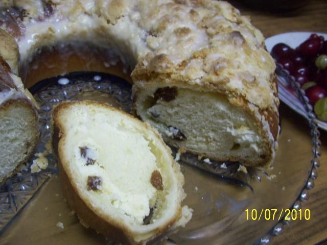 Drożdżowy wieniec z serem