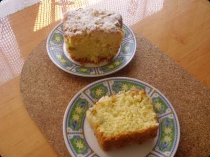 Drożdżowy z rabarbarem i kruszonką