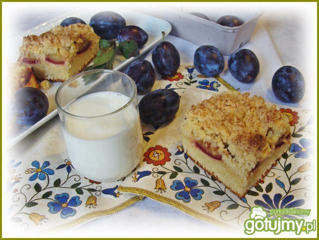 Drożdżowy z serem i owocami 