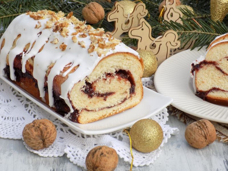 Drożdżowy zawijaniec z powidłem i cynamonem