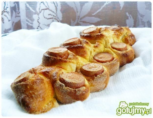 Drożdżowy zawijas z parówkami Drożdżowy zawijas z parówkami