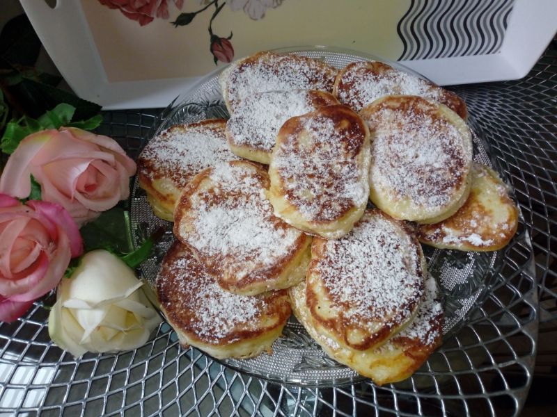 Drożdżowe racuszki na serku wiejskim Drożdżowe racuszki na serku wiejskim