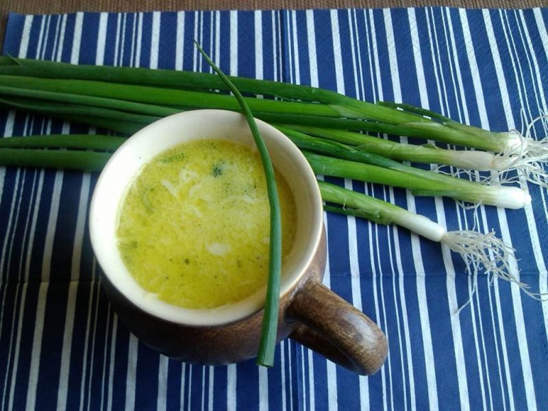 Duńska zupa porowa z zieloną cebulką