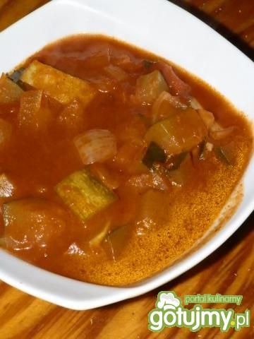 Duszona cukinia w pomidorach Duszona cukinia w pomidorach