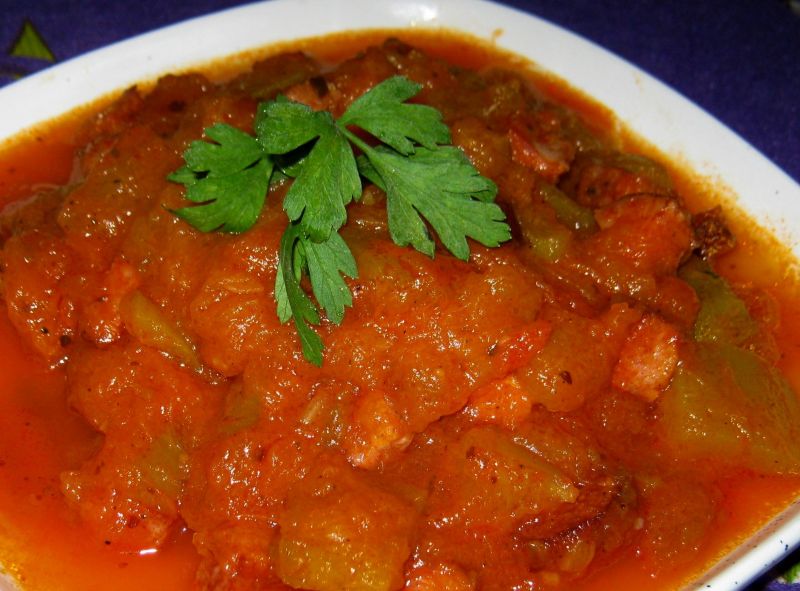 Duszona cukinia z wędliną