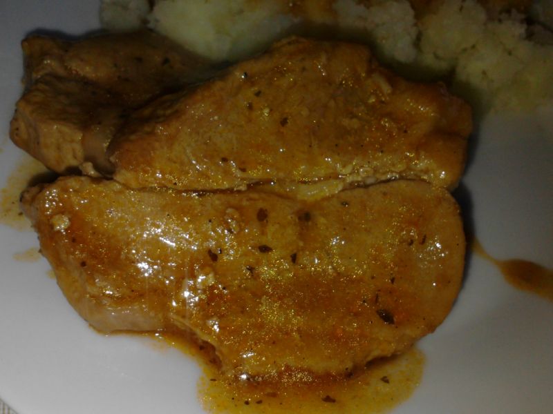 Duszona karkówka w sosie pomidorowym