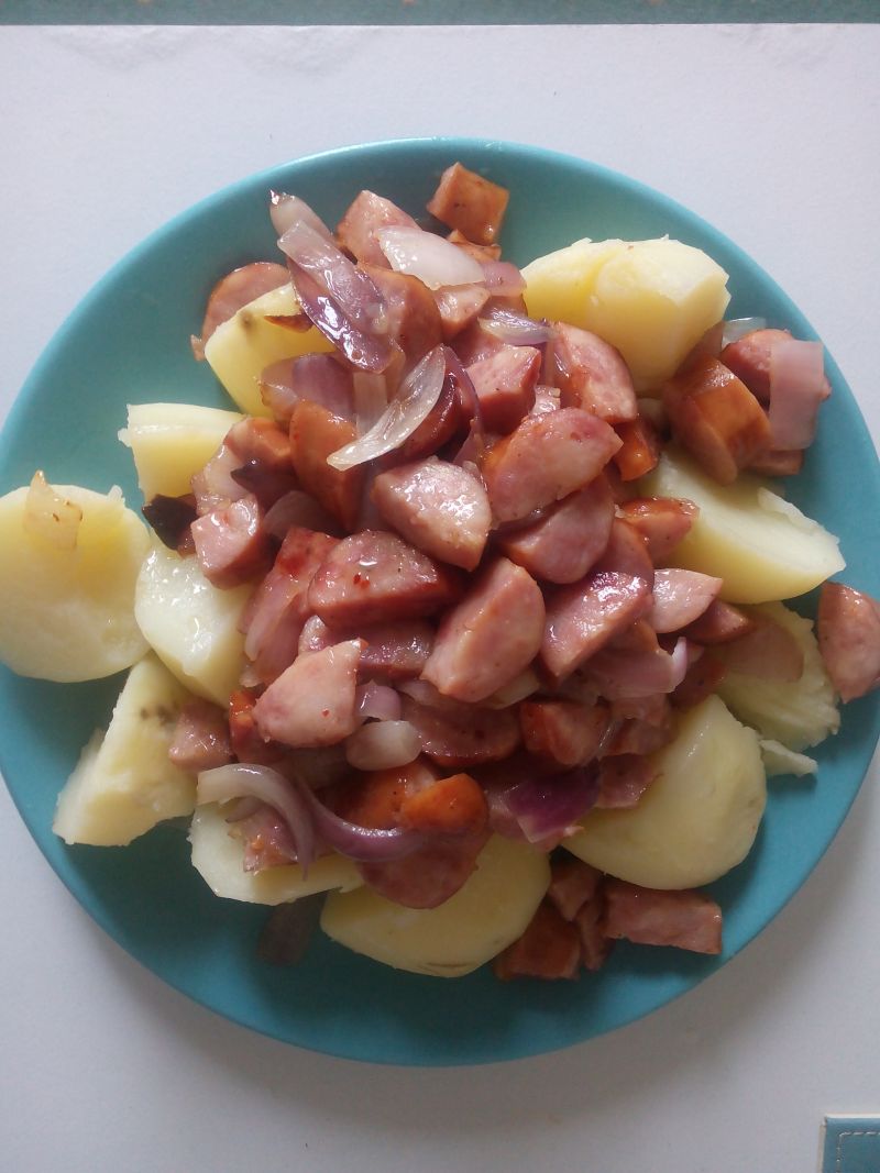 Duszona kiełbasa do ziemniaków 