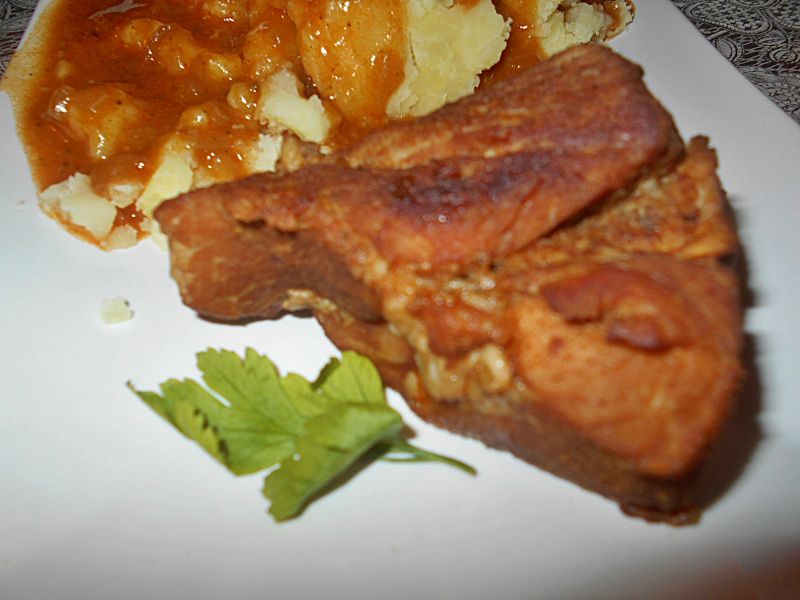 Duszona łopatka z cebulą i wędzoną papryką Duszona łopatka z cebulą i wędzoną papryką