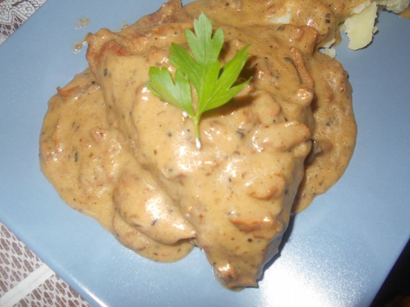 Duszona łopatka z kurkami Duszona łopatka z kurkami