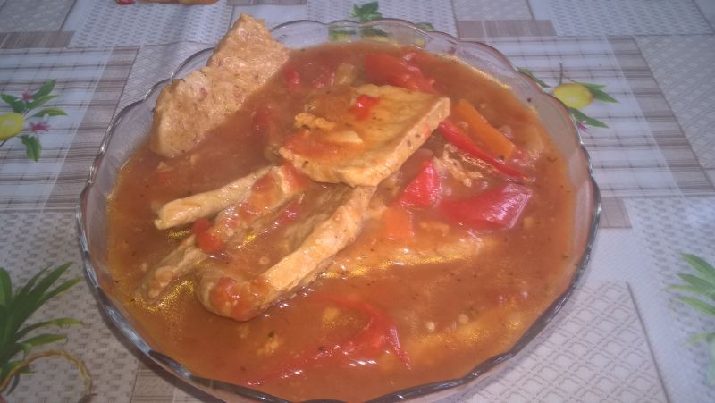 Duszona łopatka z warzywami w sosie pomidorowym Duszona łopatka z warzywami w sosie pomidorowym