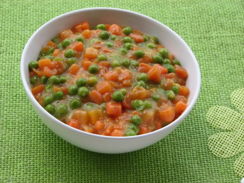 Duszona marchewka z groszkiem