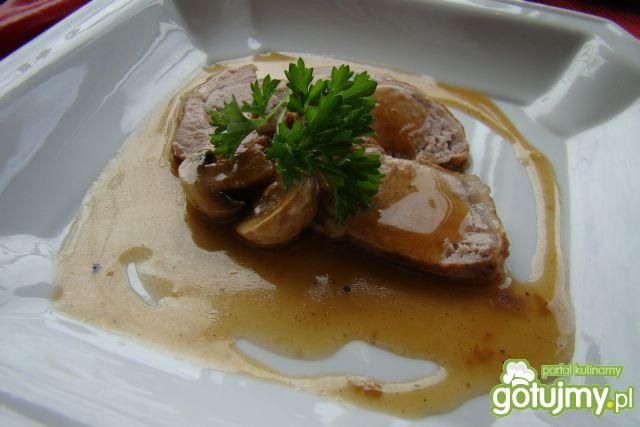 Duszona polędwiczka  z pieczarkami  Duszona polędwiczka  z pieczarkami
