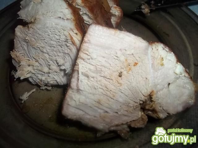 Duszona szyneczka z cebulą