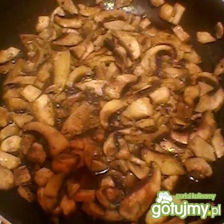 Duszone pieczarki z cebulą