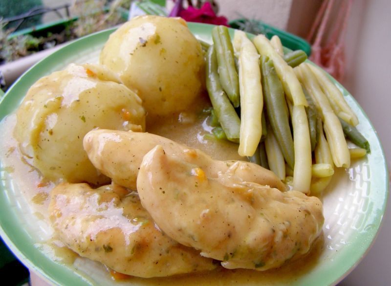 Duszone piersi kurczaka w sosie własnym Duszone piersi kurczaka w sosie własnym