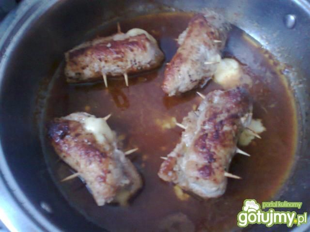 Duszone roladki ze schabu i sera 