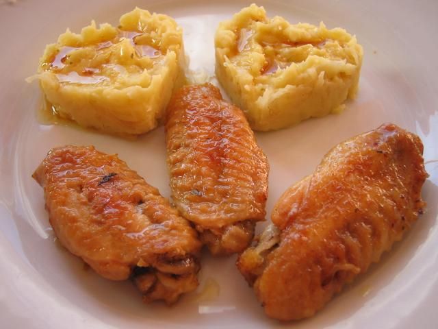 Duszone skrzydelka z kurczaka