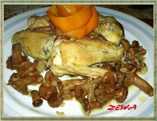 Duszone skrzydełka z kurkami Duszone skrzydełka z kurkami