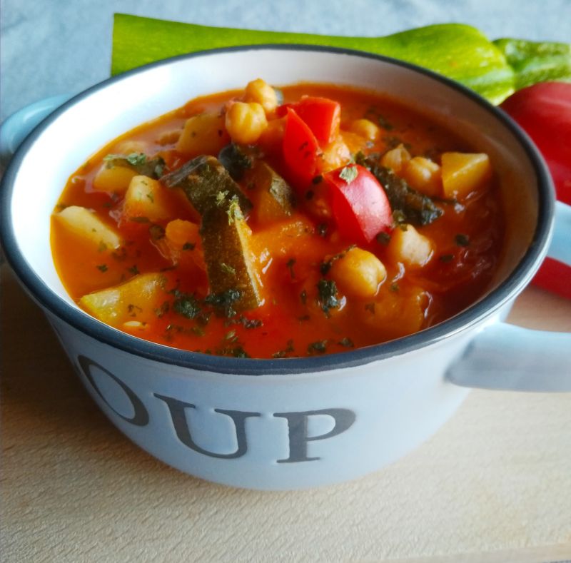 Duszone warzywa z ciecierzycą