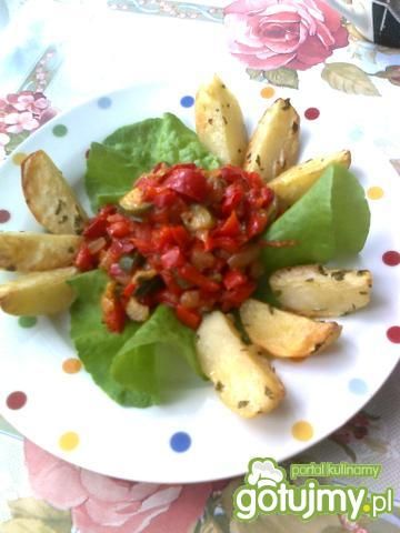 Duszone warzywa z pieczonym ziemniakami