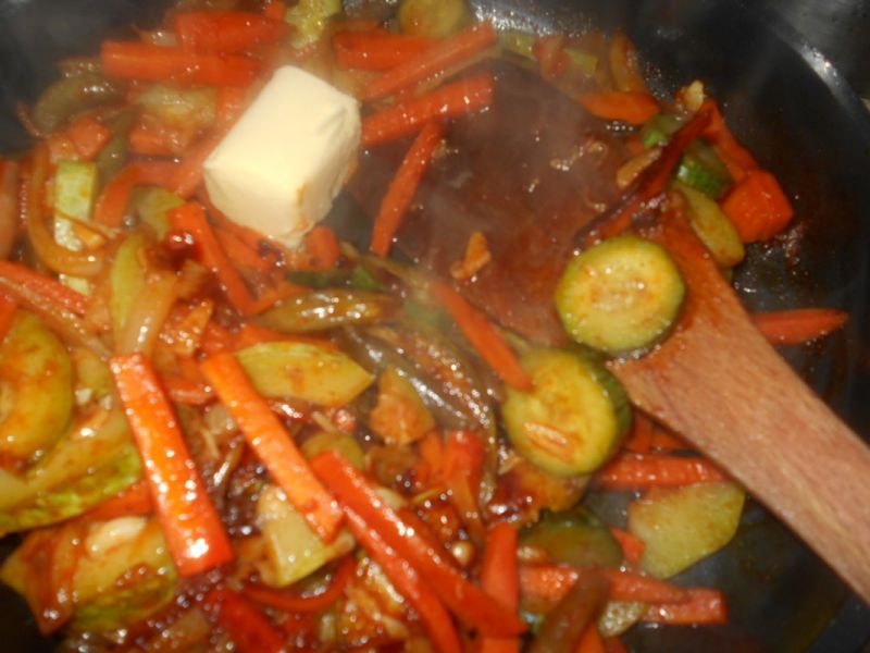 Duszone warzywa z sosem chili