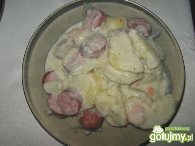 Duszone ziemniaki z kiełbaską