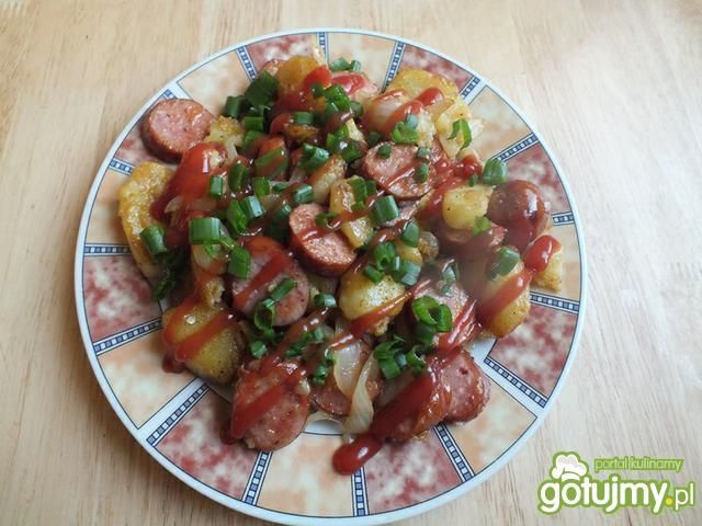 Duszone ziemniaki z kiełbaską