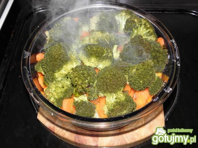 Duszony brokuł z marchewką i ziemniakami Duszony brokuł z marchewką i ziemniakami