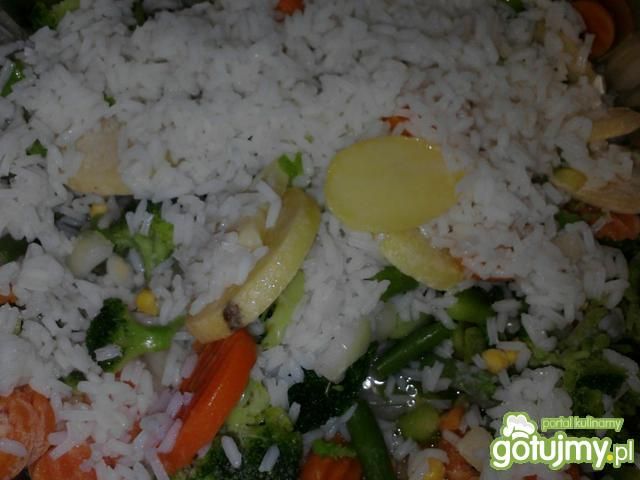 Duszony ryż z warzywami