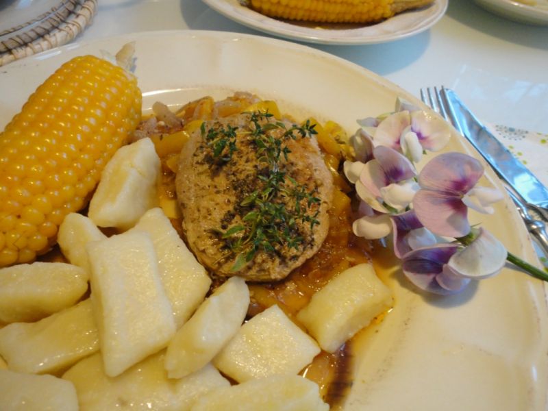 Duszony schab na warzywnej pierzynce Duszony schab na warzywnej pierzynce