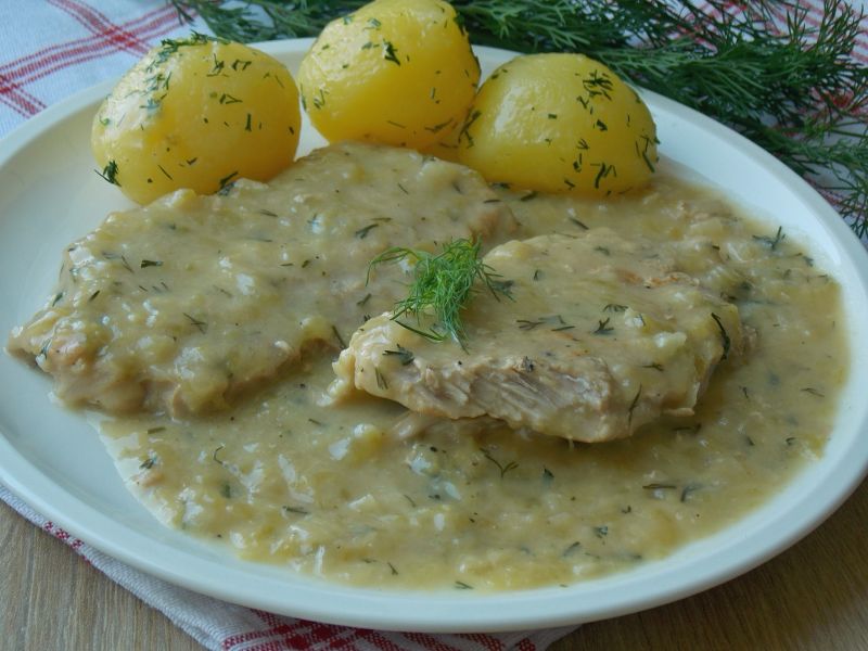 Duszony schab w sosie ze świeżych ogórków Duszony schab w sosie ze świeżych ogórków