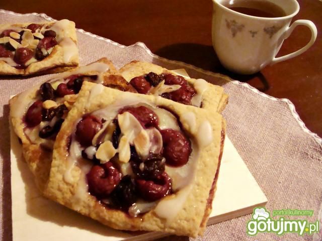 Duże ciacha z budyniem Duże ciacha z budyniem