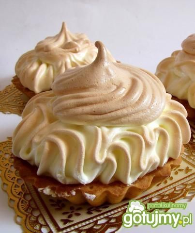 Duże poziomkowe ciacho z dużą bezą