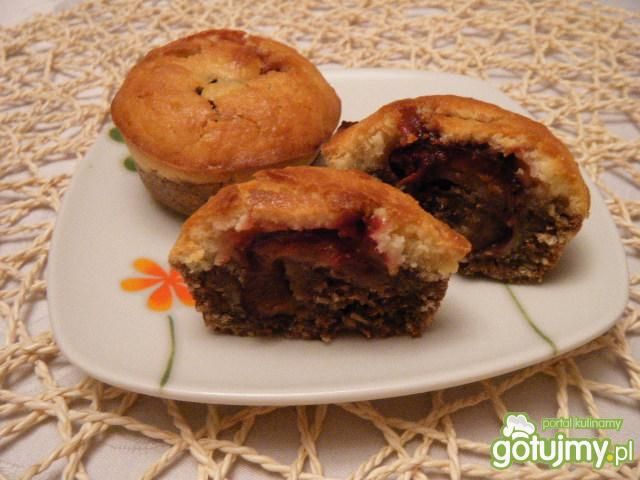 Dwukolorowe muffinki ze śliwkami Dwukolorowe muffinki ze śliwkami