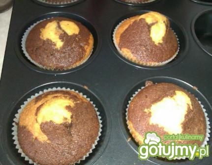 Dwukolorowe muffiny wg Beaty  Dwukolorowe muffiny wg Beaty