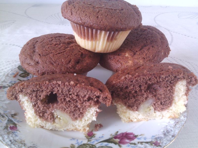 Dwukolorowe muffiny z bananem Dwukolorowe muffiny z bananem