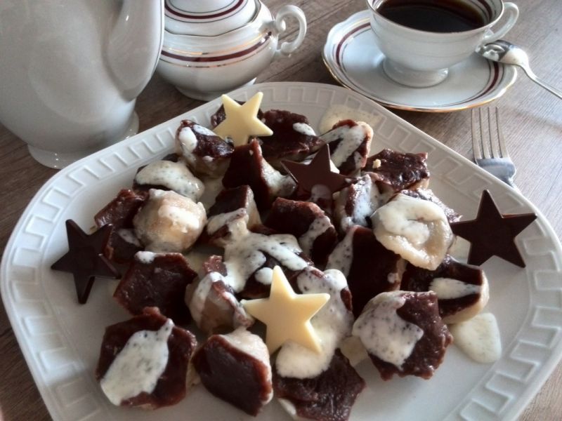 Dwukolorowe pierożki na słodko  Dwukolorowe pierożki na słodko