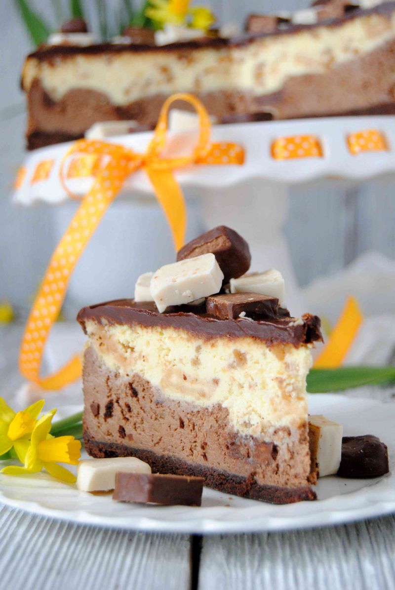 Dwukolorowy sernik z michałkami