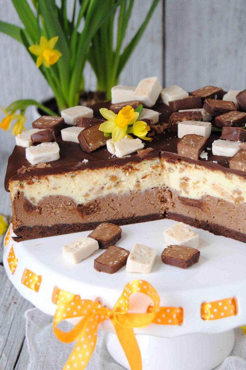 Dwukolorowy sernik z michałkami