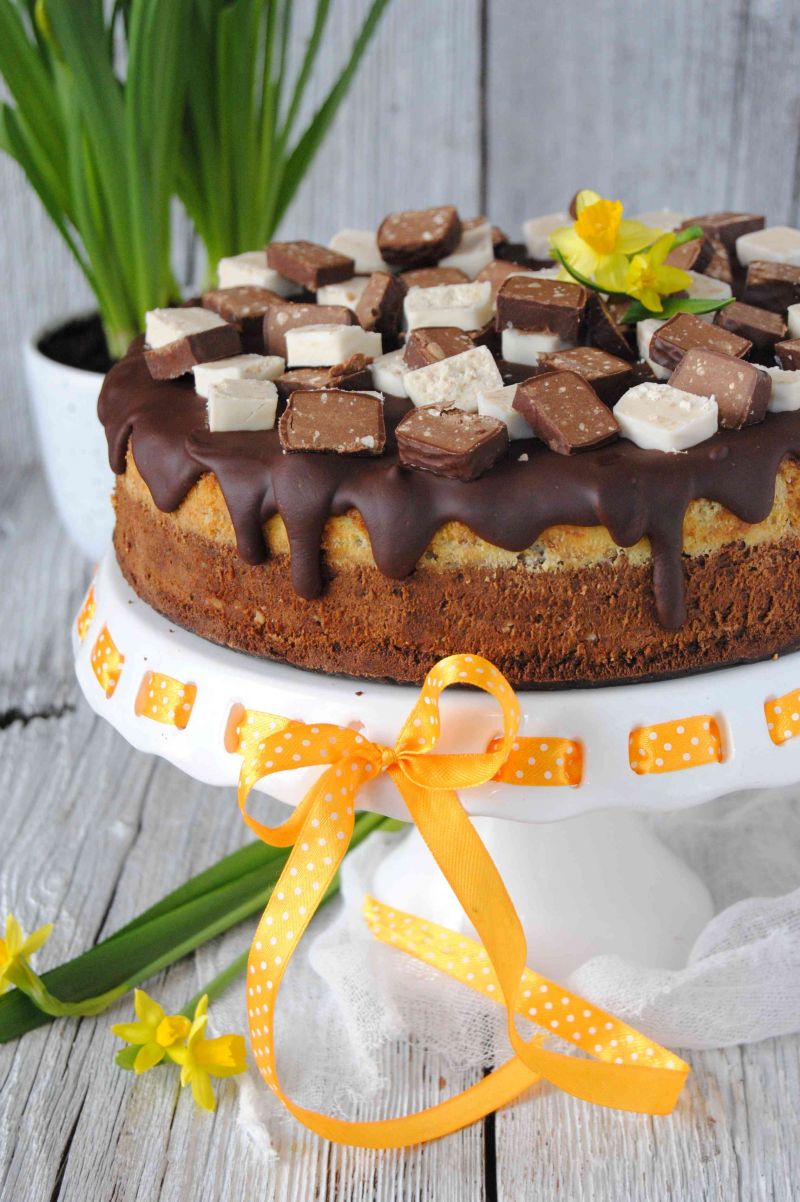 Dwukolorowy sernik z michałkami