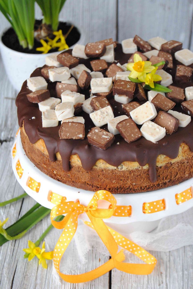 Dwukolorowy sernik z michałkami