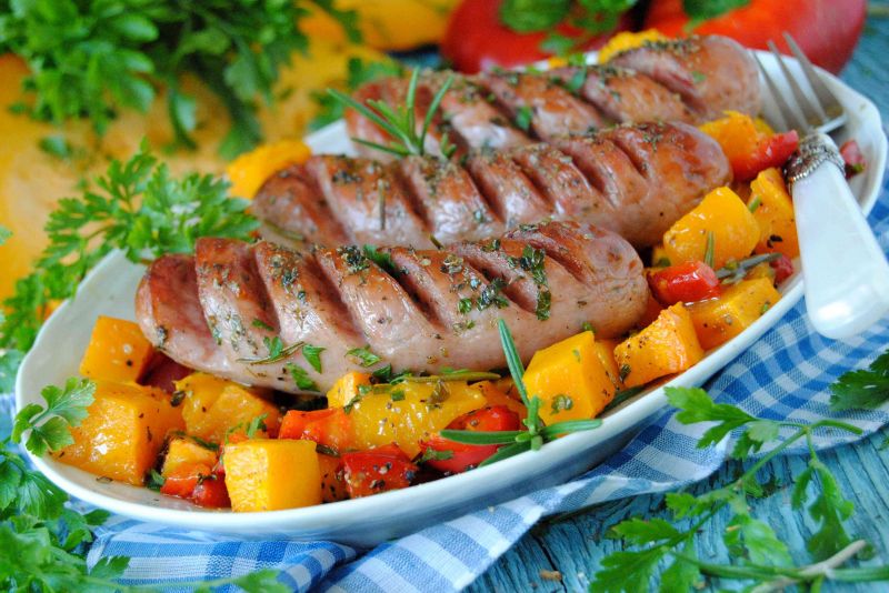 Dynia pieczona z białą kiełbasą