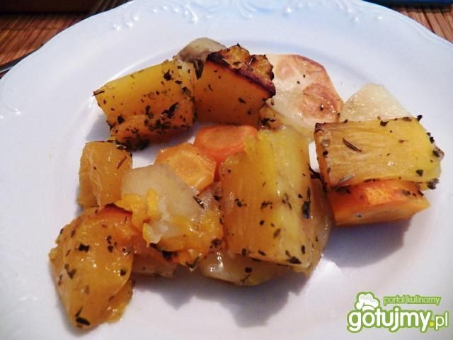 Dynia pieczona z innymi warzywami