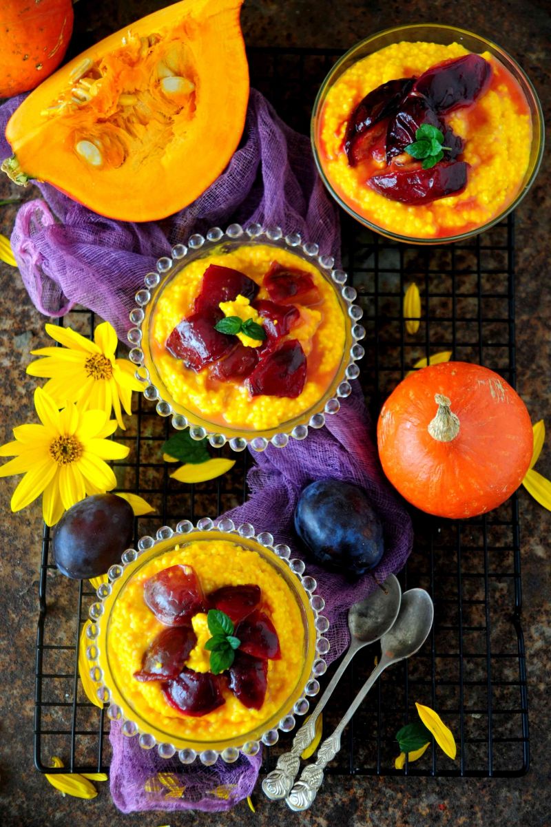 Dyniowa jaglanka z karmelizowanymi śliwkami Dyniowa jaglanka z karmelizowanymi śliwkami