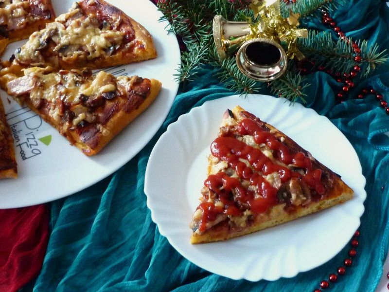 Dyniowa pizza z pieczarkami i wędliną Dyniowa pizza z pieczarkami i wędliną