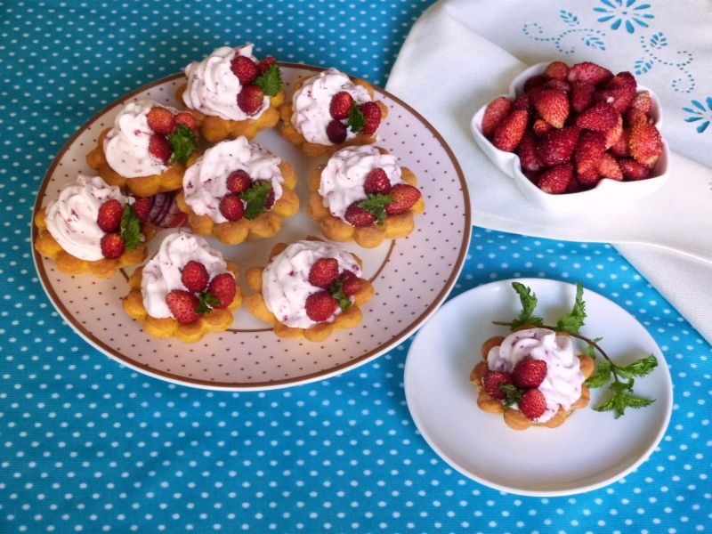 Dyniowe babeczki z poziomkami  Dyniowe babeczki z poziomkami