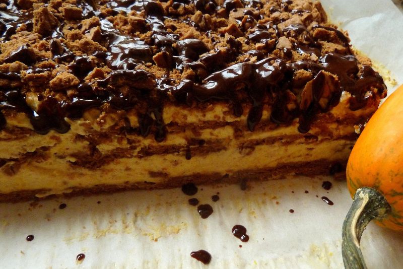 Dyniowe ciasto bez pieczenia na herbatnikach Dyniowe ciasto bez pieczenia na herbatnikach