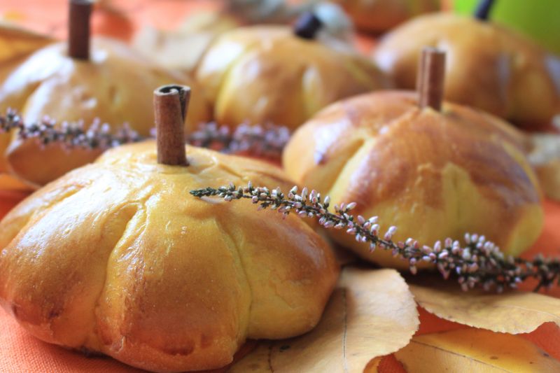 Dyniowe drożdżowe bułeczki 