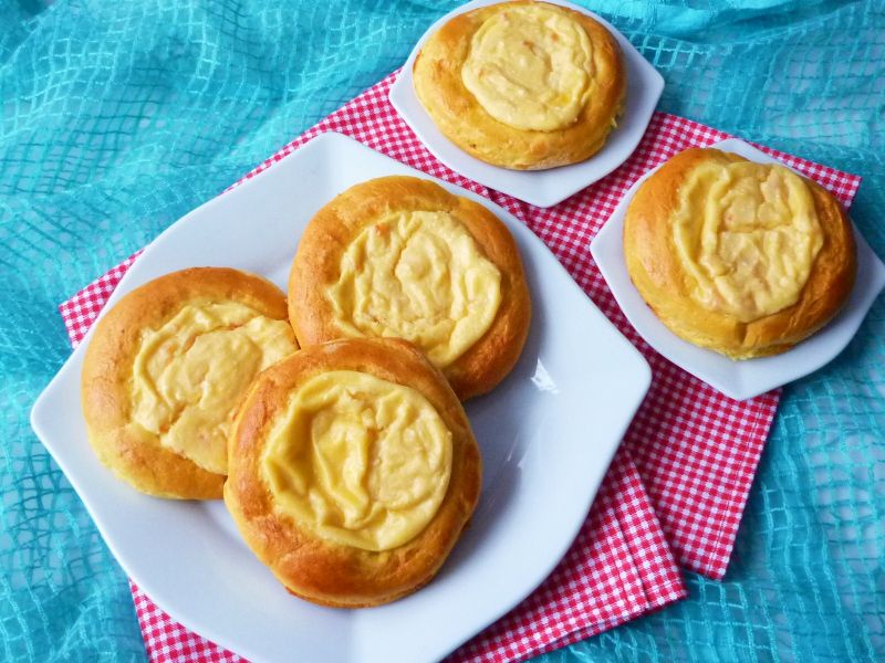 Dyniowe drożdżówki z serem